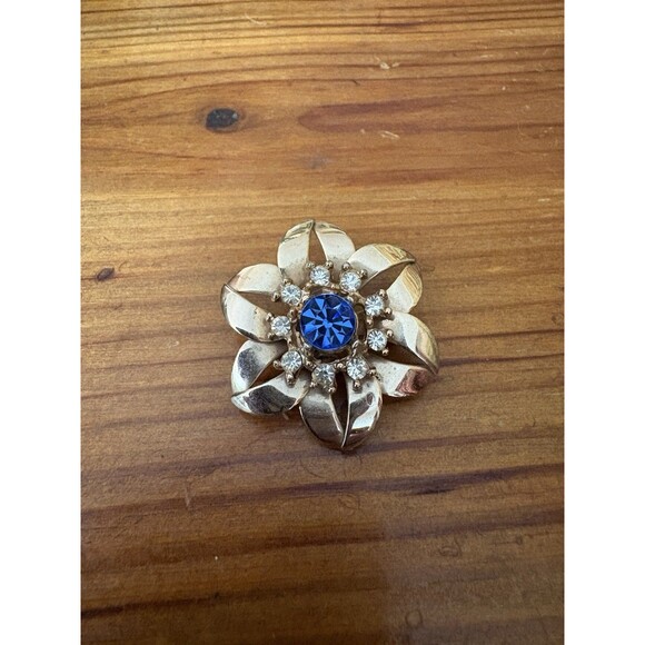 Vintage Gold Tone And Blue Clear Rhinestone Brooch Pin - Picture 1 of 7